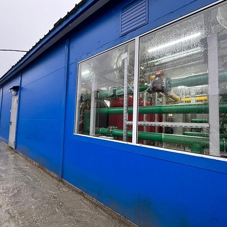 Автоматизированная блочно-модульная водогрейная котельная мощностью 12,0 МВт работает на природном газе Автоматизированная блочно-модульная водогрейная котельная мощностью 12,0 МВт работает на природном газе