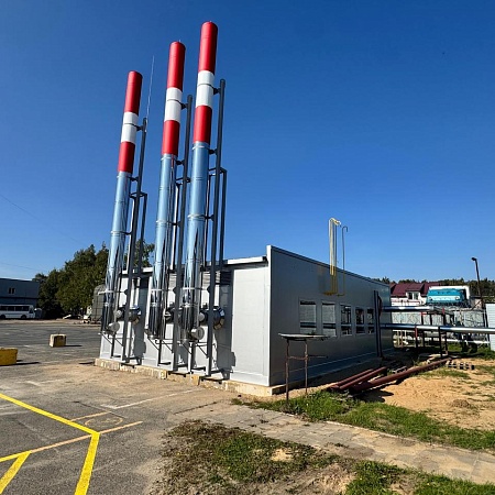 Автоматизированная блочно-модульная водогрейная котельная мощностью 3,36 МВт, топливо – природный газ, с дымовой трубой ферменного типа 10м