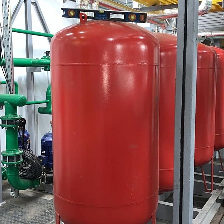 Автоматизированная блочно-модульная водогрейная котельная мощностью 12,0 МВт работает на природном газе Автоматизированная блочно-модульная водогрейная котельная мощностью 12,0 МВт работает на природном газе