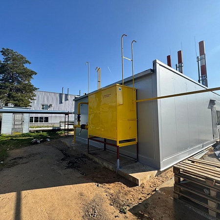 Автоматизированная блочно-модульная водогрейная котельная мощностью 3,36 МВт, топливо – природный газ, с дымовой трубой ферменного типа 10м