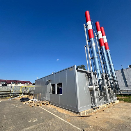 Автоматизированная блочно-модульная водогрейная котельная мощностью 3,36 МВт, топливо – природный газ, с дымовой трубой ферменного типа 10м